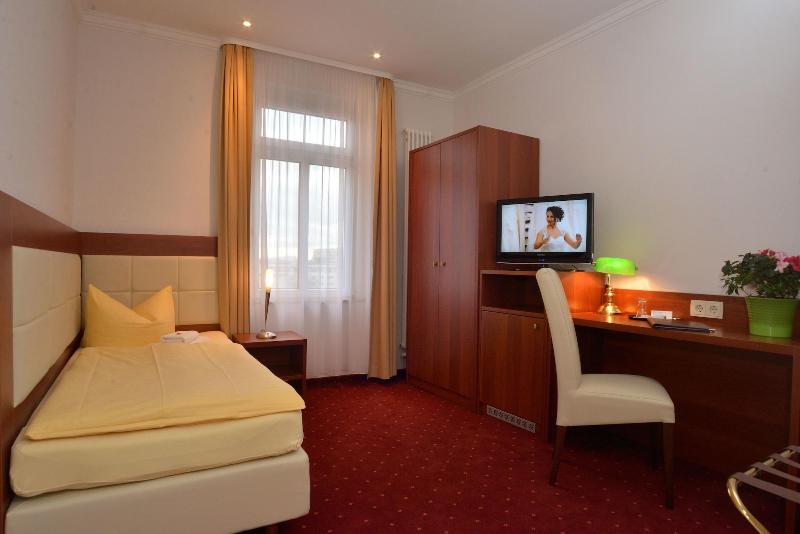 Hotel Viacity image