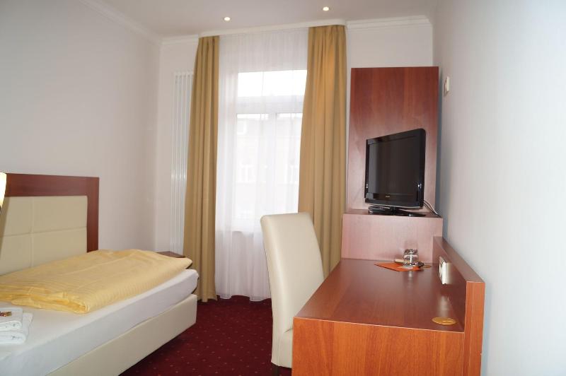 Hotel Viacity image
