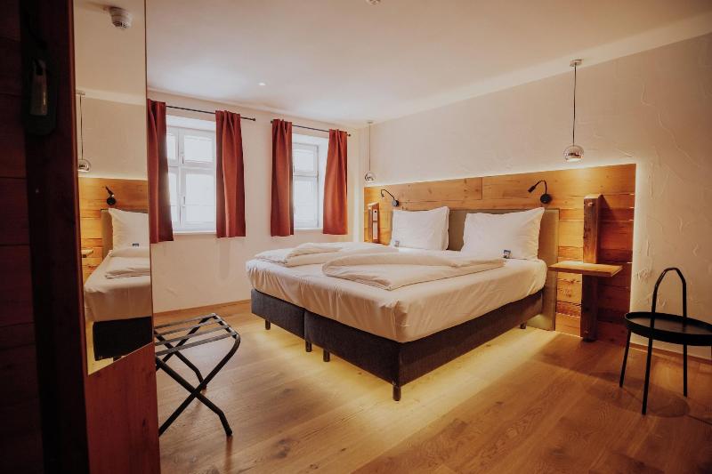 Altstadtmittehotel image