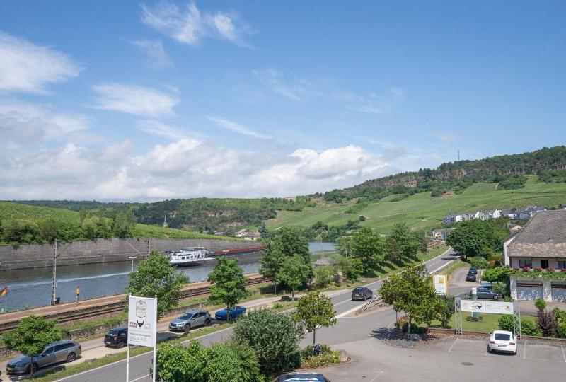 Hotel zum Mühlengarten image