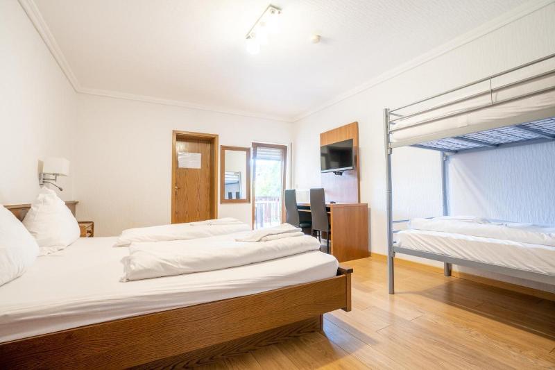 Hotel zum Mühlengarten image