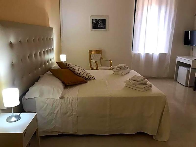 Landolina Palace image