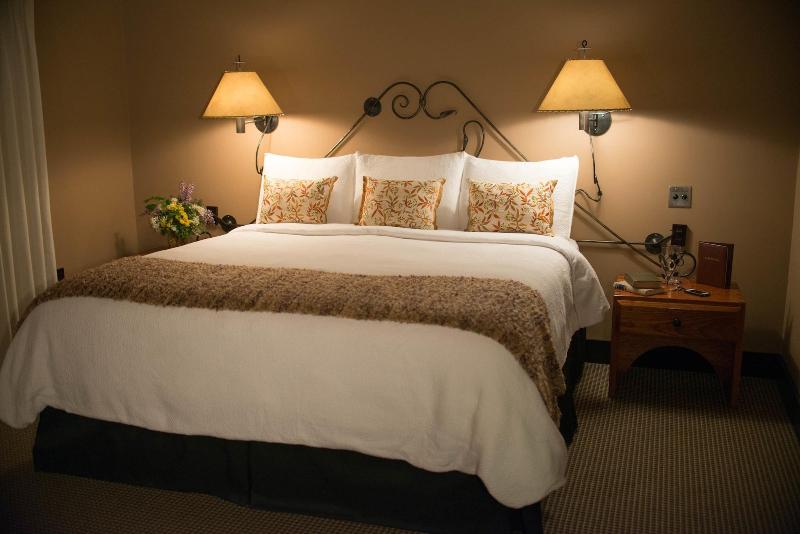 Sun Mountain Lodge image