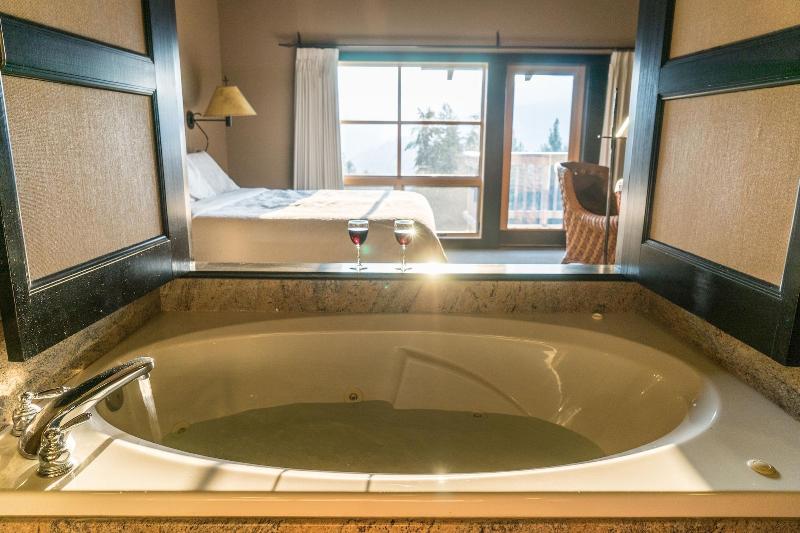 Sun Mountain Lodge image