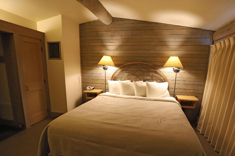 Sun Mountain Lodge image
