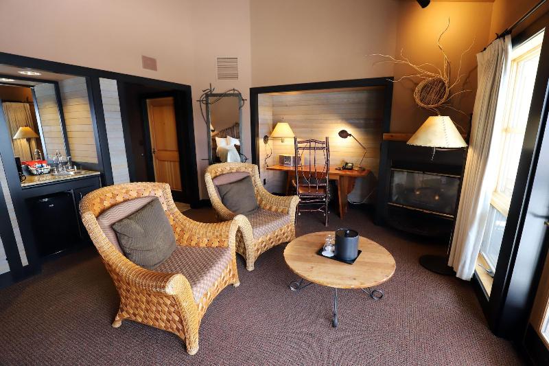 Sun Mountain Lodge image
