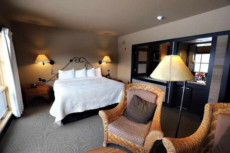 Sun Mountain Lodge image