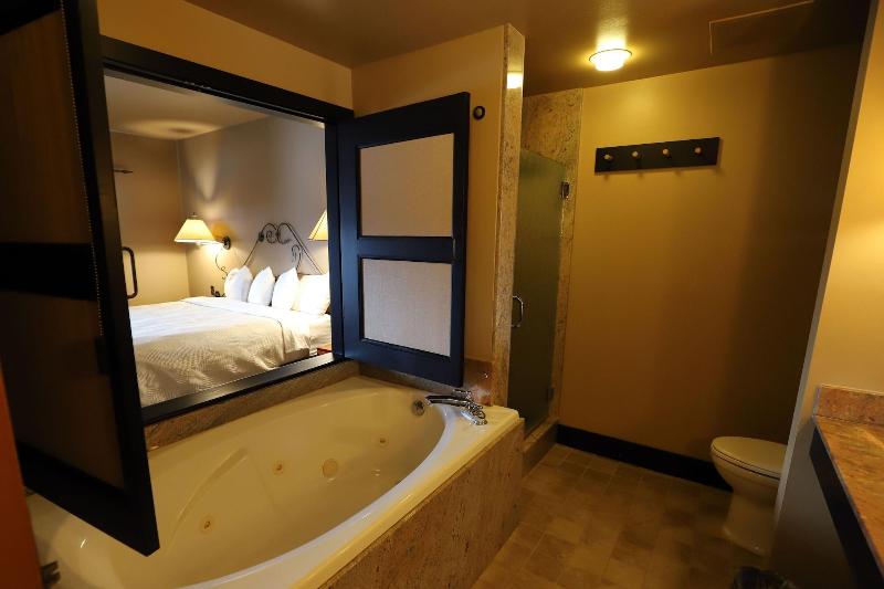 Sun Mountain Lodge image