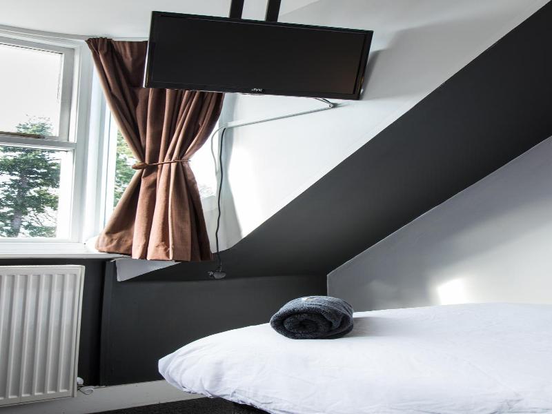 Bazpackers Hostel image
