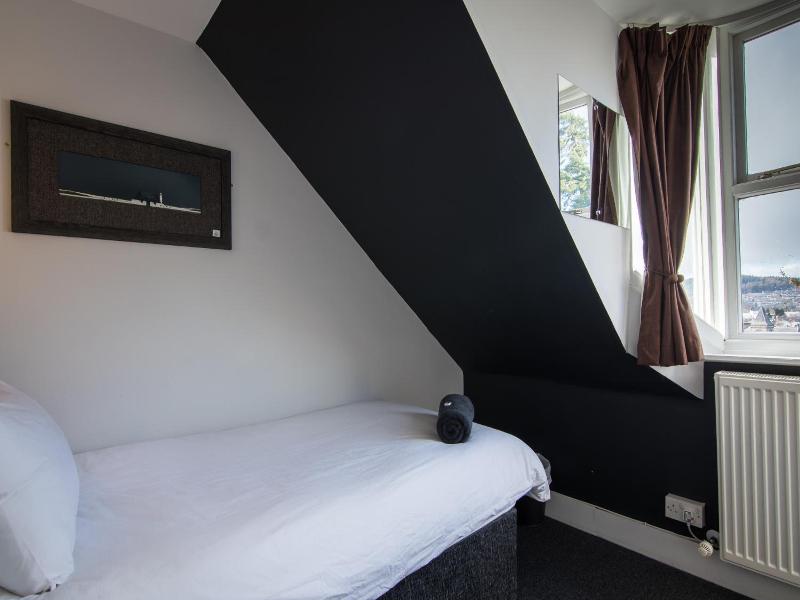 Bazpackers Hostel image