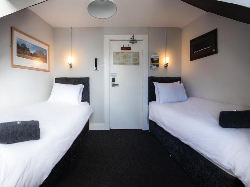 Bazpackers Hostel image