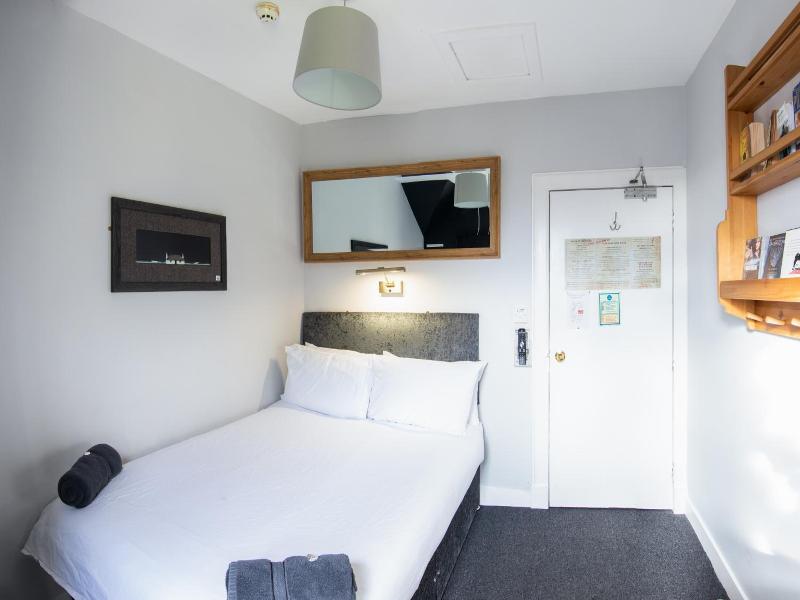 Bazpackers Hostel image
