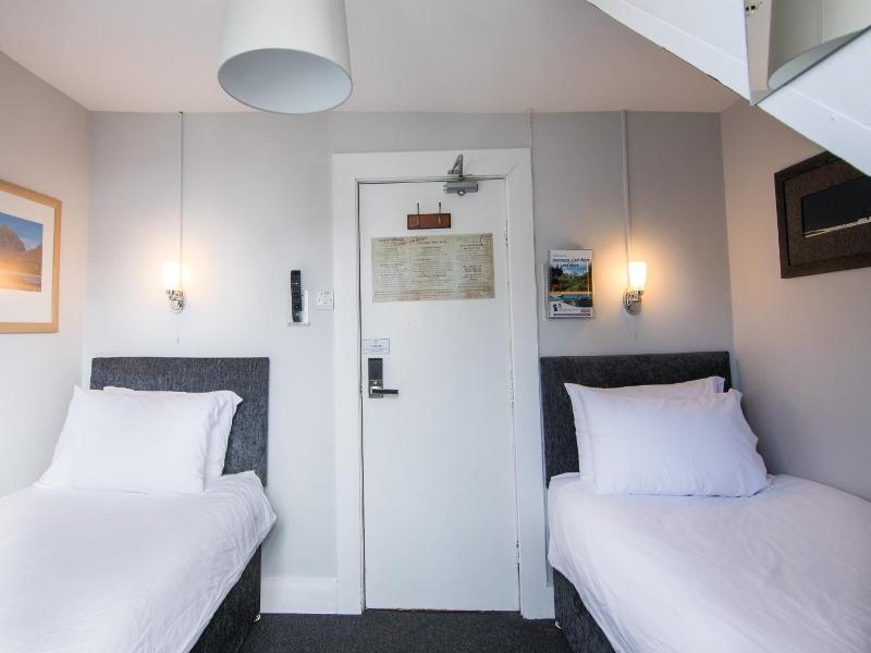 Bazpackers Hostel image