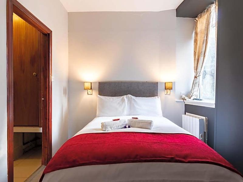 Bazpackers Hostel image
