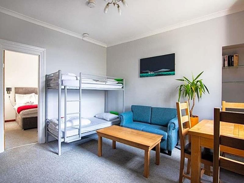 Bazpackers Hostel image