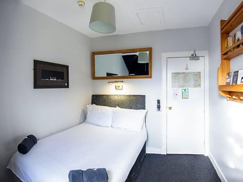 Bazpackers Hostel image