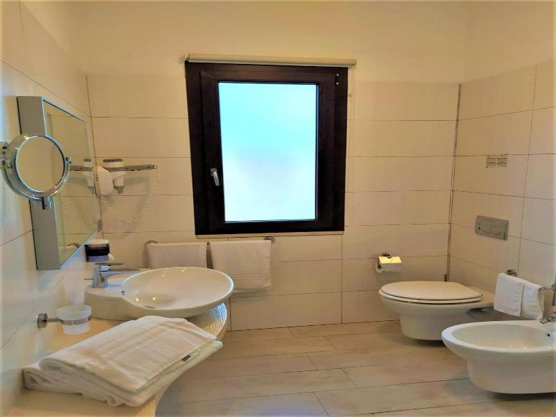 B&B Melanella image