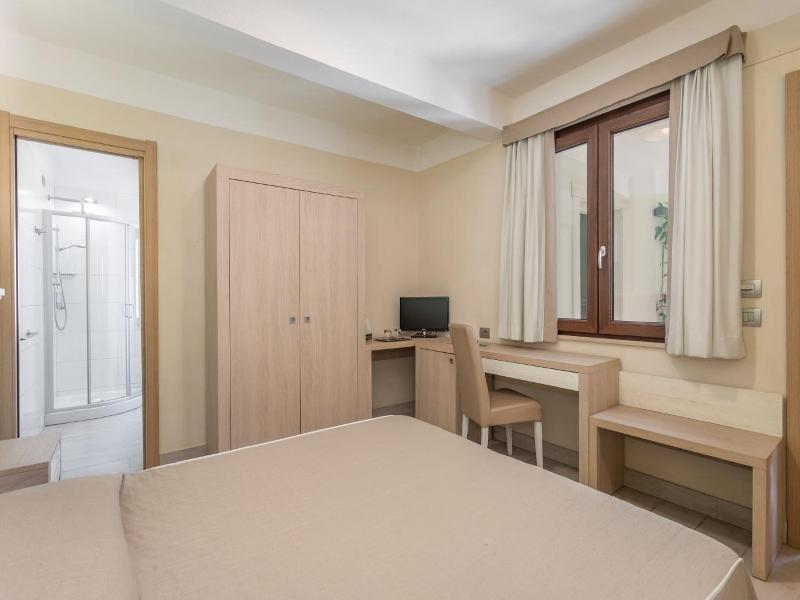 B&B Melanella image