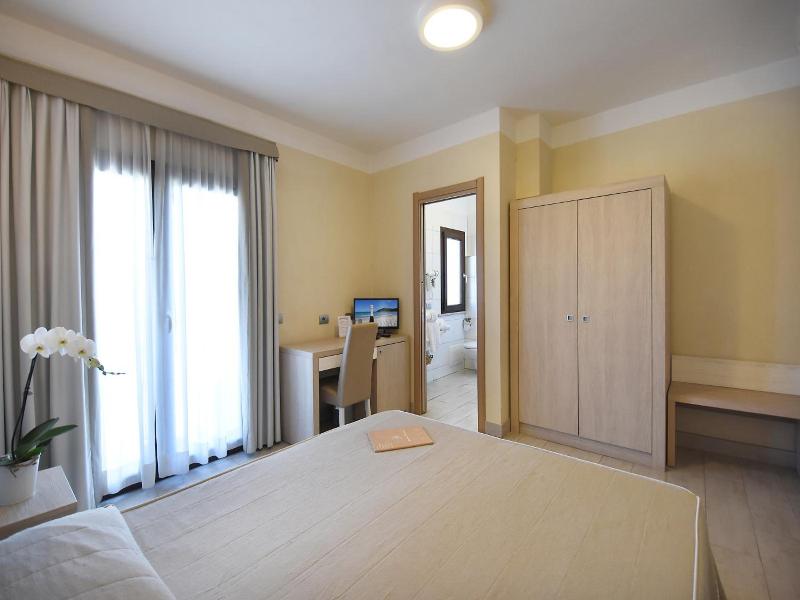 B&B Melanella image