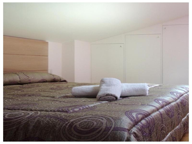 B&B Melanella image