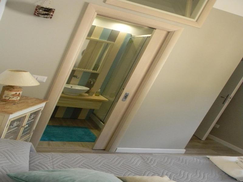 B&B Melanella image