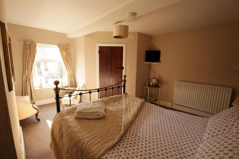 Fitzwarine House image