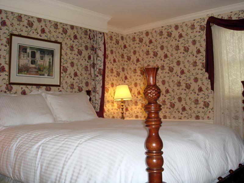 Bird In Hand Village Inn & Suites image