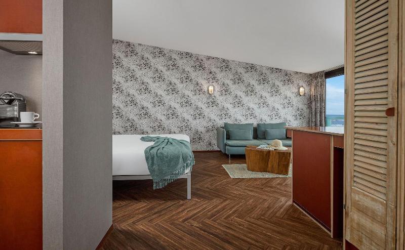 Beachhouse Hotel image