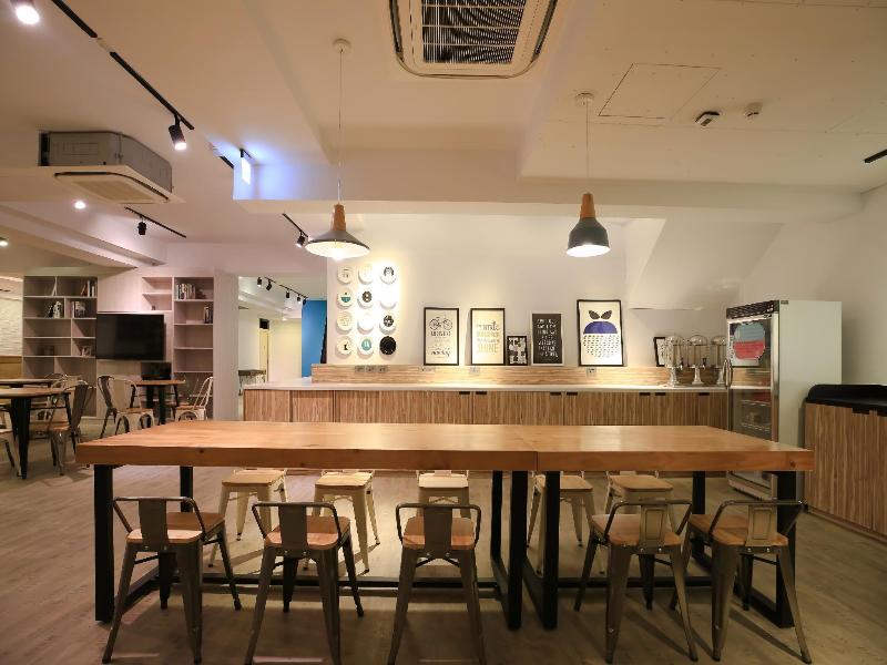 Flyinn Hostel image