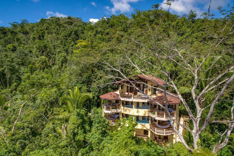Sleeping Giant Rainforest Lodge image