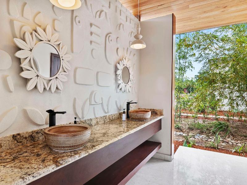 Sleeping Giant Rainforest Lodge image