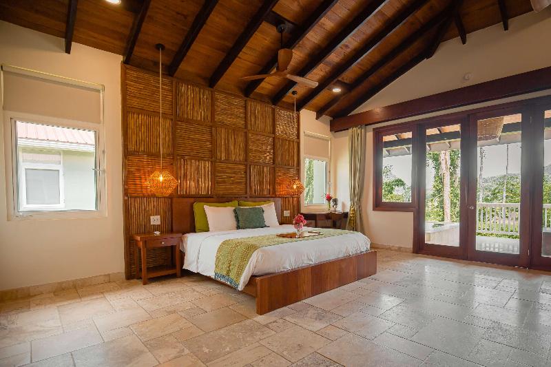 Sleeping Giant Rainforest Lodge image