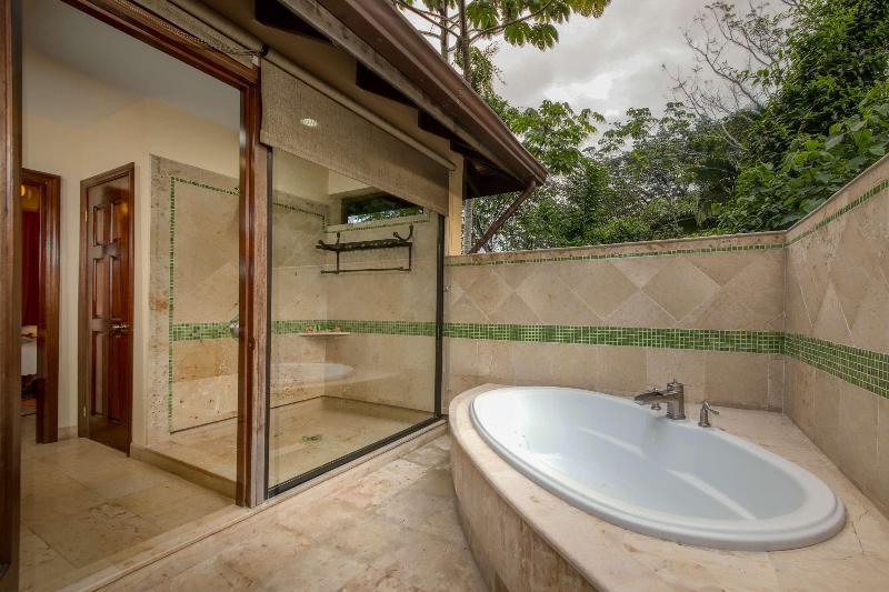 Sleeping Giant Rainforest Lodge image