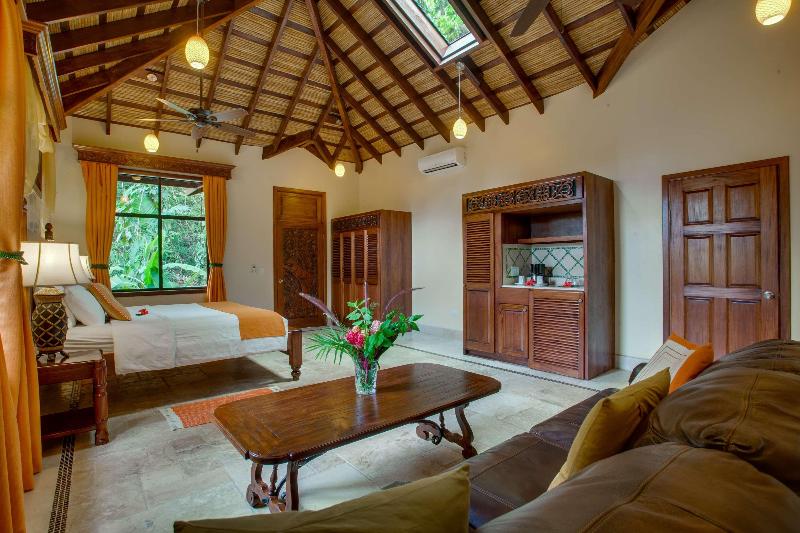 Sleeping Giant Rainforest Lodge image
