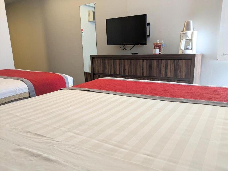 Hotel Block Suites image