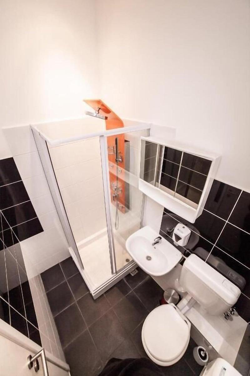 Palmers Lodge Hostel image