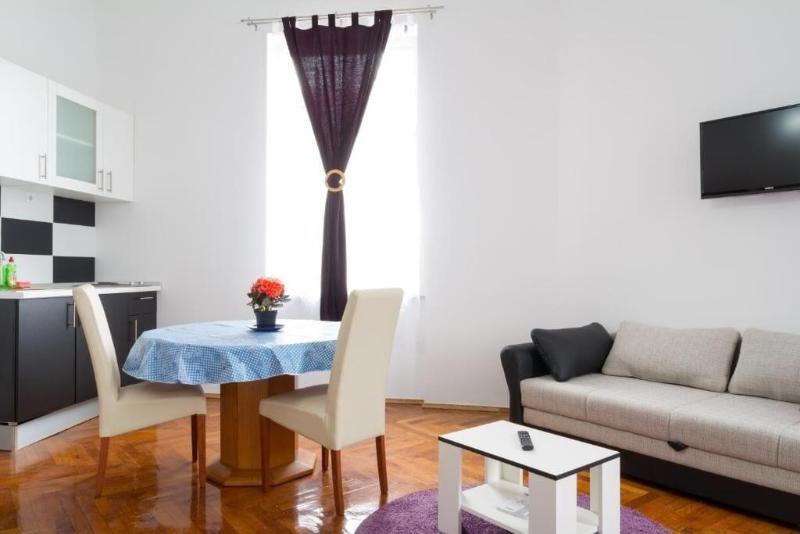 Palmers Lodge Hostel image
