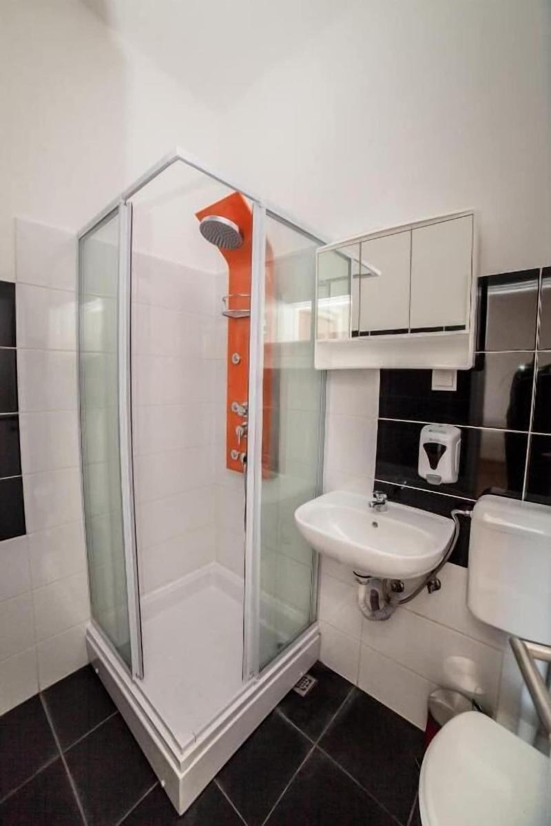 Palmers Lodge Hostel image