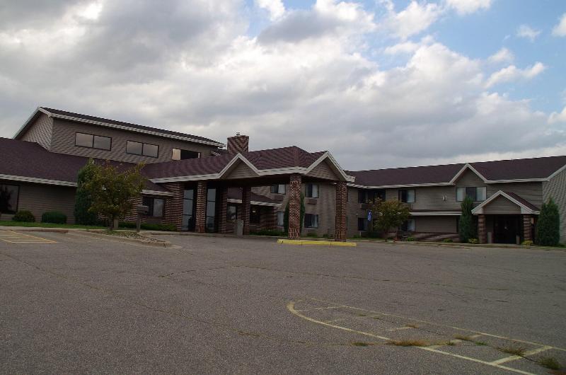Madelia Hotel & Suites image