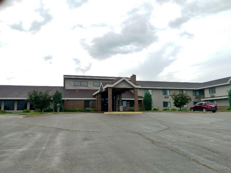 Madelia Hotel & Suites image