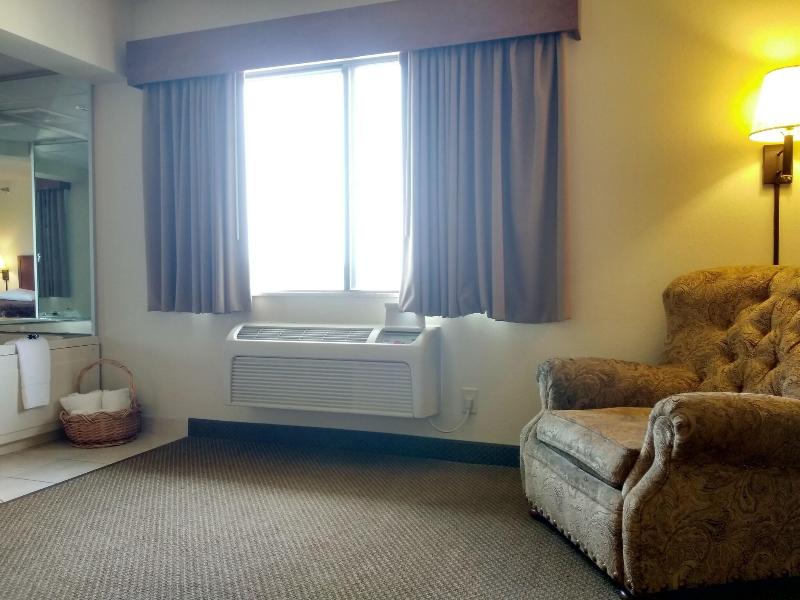 Madelia Hotel & Suites image