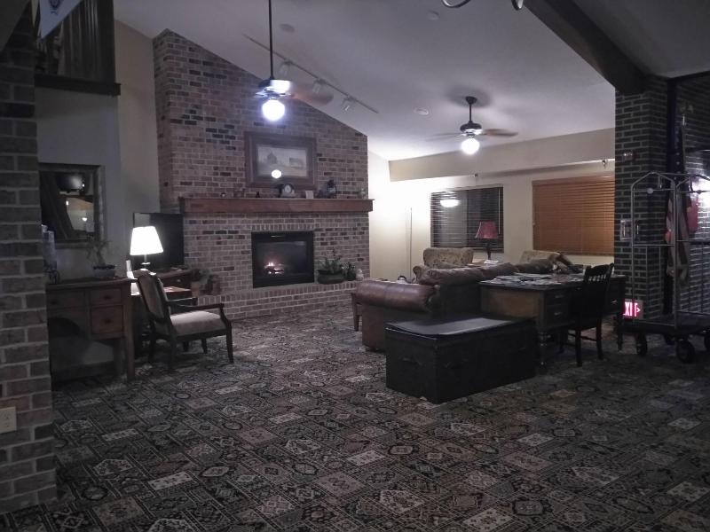 Madelia Hotel & Suites image