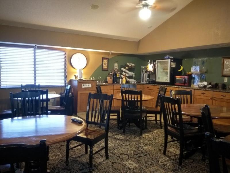 Madelia Hotel & Suites image