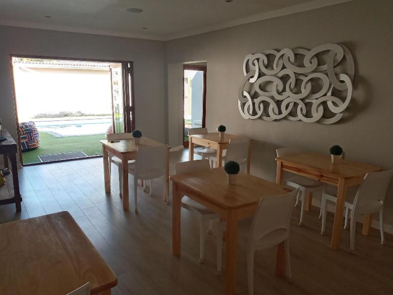 Two Fat Owls Guesthouse image