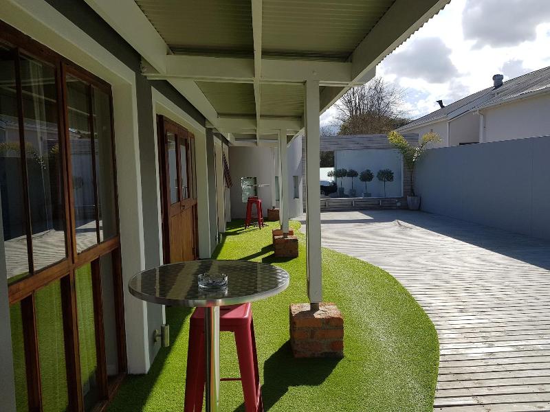 Two Fat Owls Guesthouse image