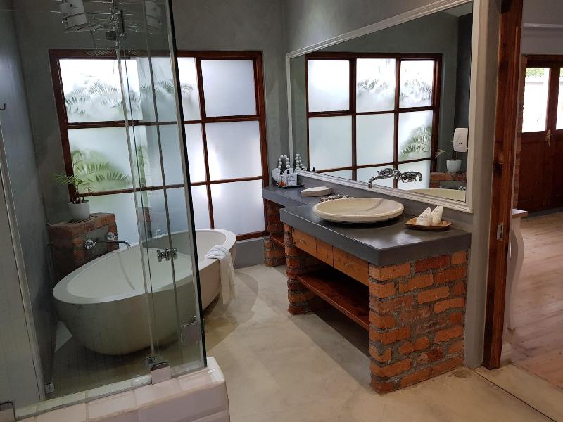 Two Fat Owls Guesthouse image