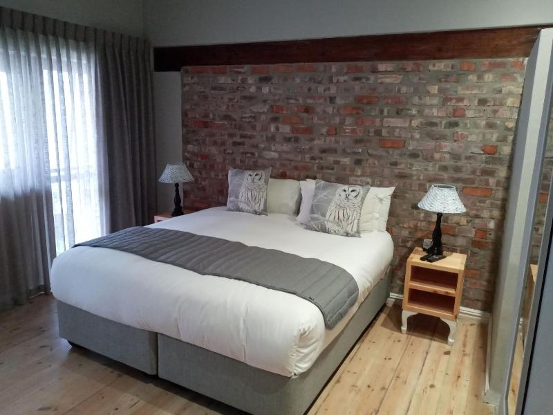 Two Fat Owls Guesthouse image