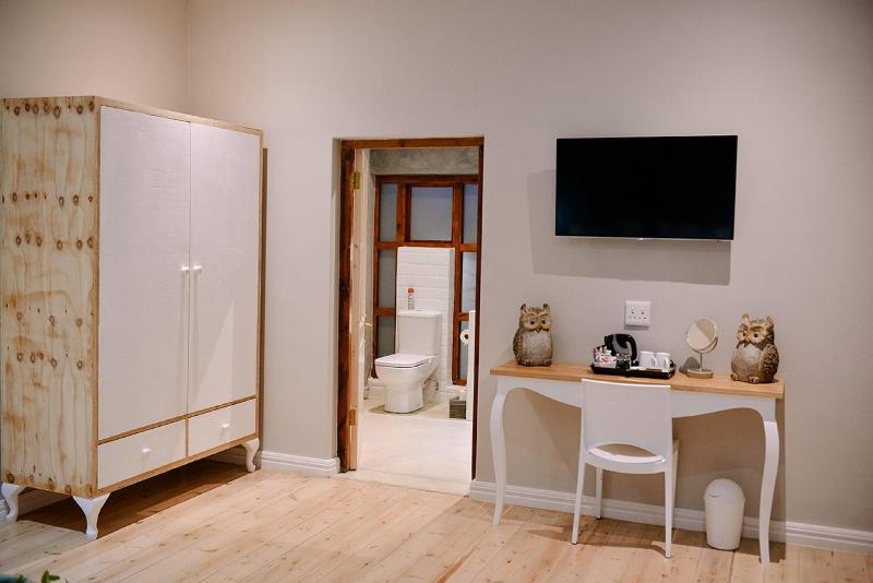 Two Fat Owls Guesthouse image
