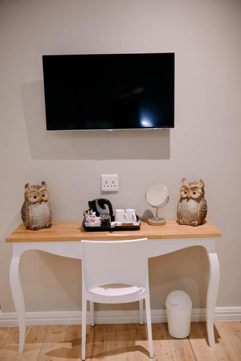 Two Fat Owls Guesthouse image
