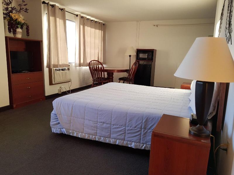 Sky-Palace Inn & Suites Northfield image 7